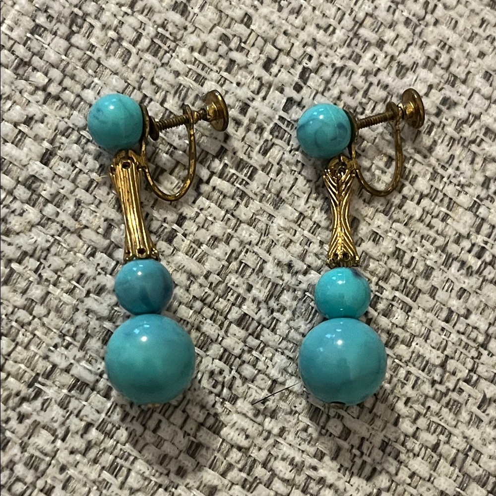 Vintage Faux Turquoise‎ and Gold Tone Screw Back Drop Earrings
